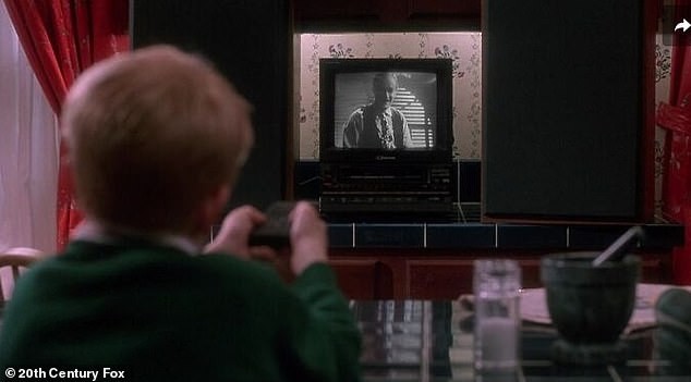 Лажниот филм во филмот: Angels with Filthy Souls не постои, иако сите верувавме дека е вистински класик