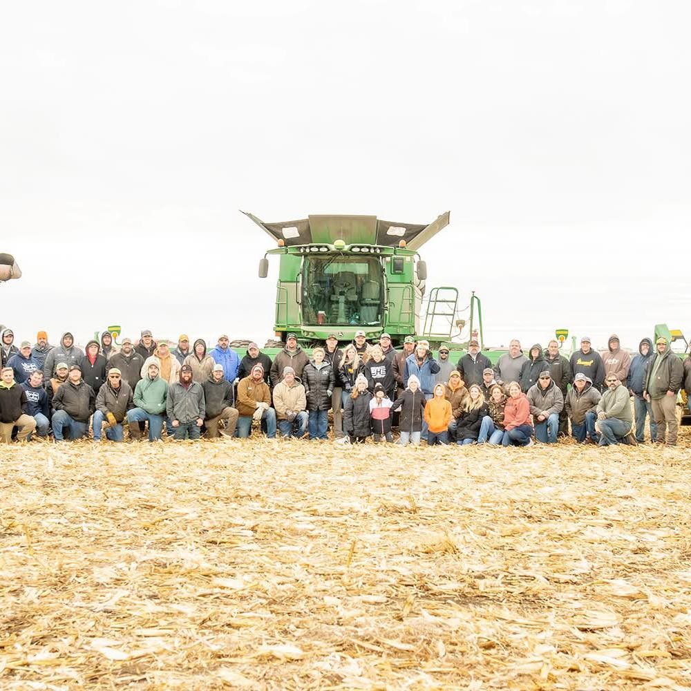 Gemeinde rettet trauernde Witwe in North Dakota indem sie die Felder ihres verstorbenen Freundes ernten