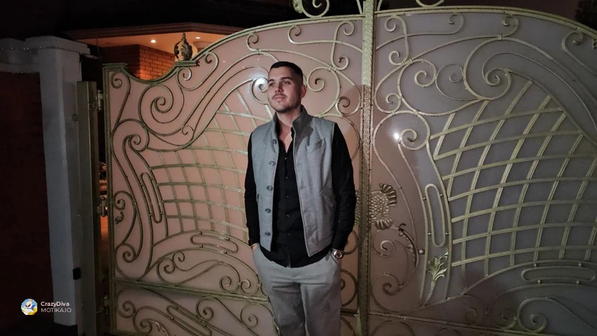 Врска со српскиот фудбалер Виктор Живојиновиќ – љубомора поради нејзините сцени ја прекина врската