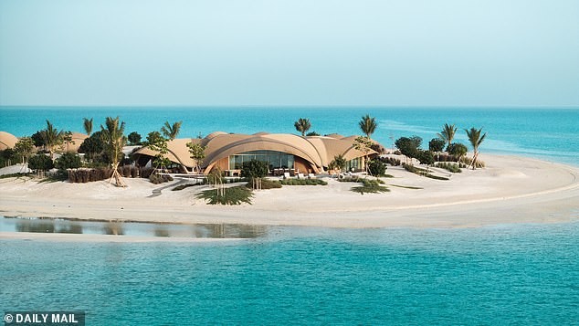 Ronaldo Becomes Football’s First Billionaire and Buys Two Luxury Villas on a Private Saudi Island