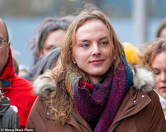 Ich stand auf für mich – doch ich wurde zum Außenseiter: Krankenschwester suspendiert, weil sie sich gegen eine trans Kollegin in der Frauenumkleide wehrte