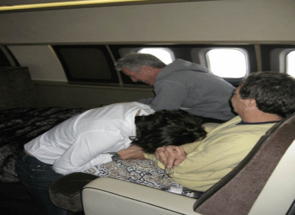 Najbardziej dosadne zdjęcia Maxwell i dalsze kontrowersje