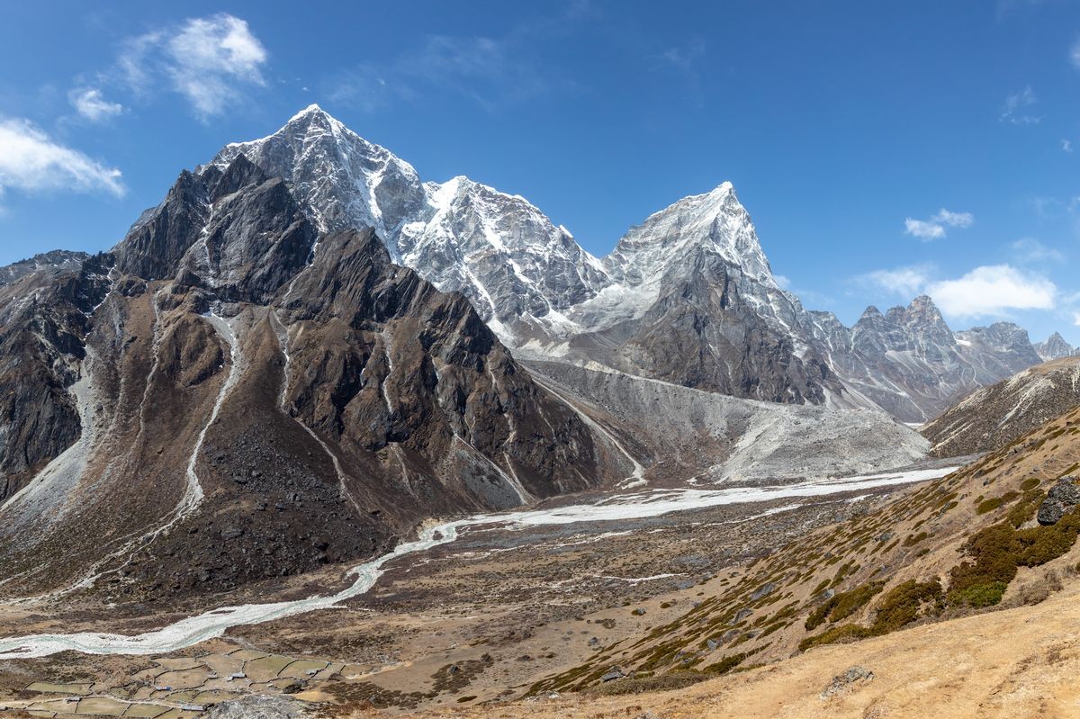 You’ll Need Sniper-Eyes to Spot a Hidden Snow Leopard on a Mountain in 10 Seconds