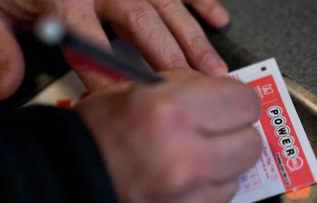 Секој ден одело на училиште, перфектно чисто, учителите не забележале ништо: „Секогаш насмеан, добар ученик, воспитан... немаше знак дека е напуштен“