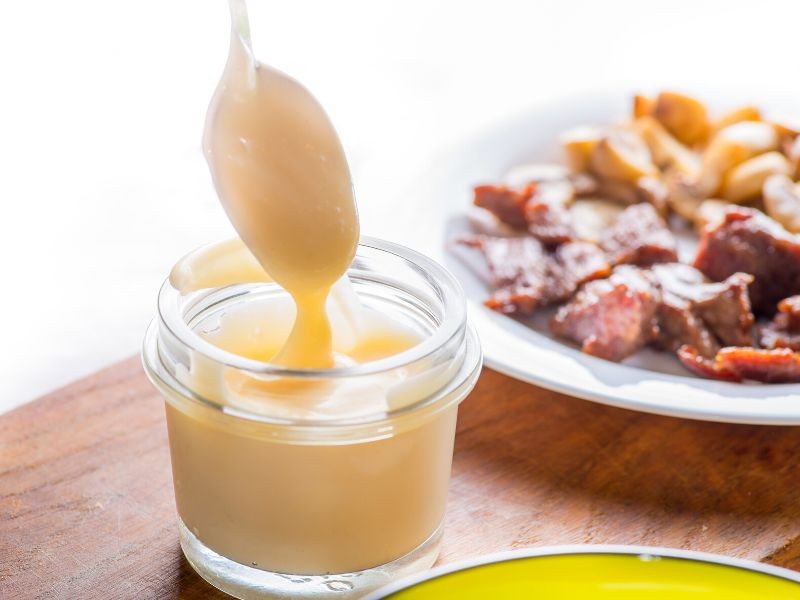 Maionese caseira fácil de fazer cremosa, rápida e perfeita para qualquer prato