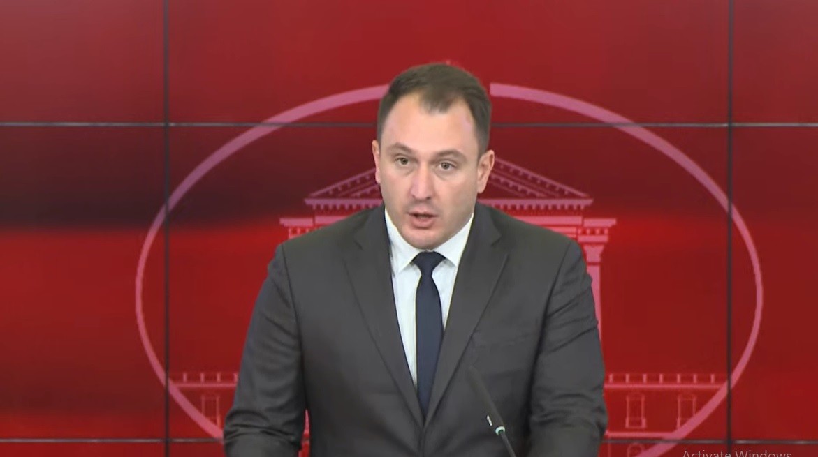 Главниот проблем е отсуството на јавна дебата – технологиите се воведуваат во тишина, без гаранции за иднината