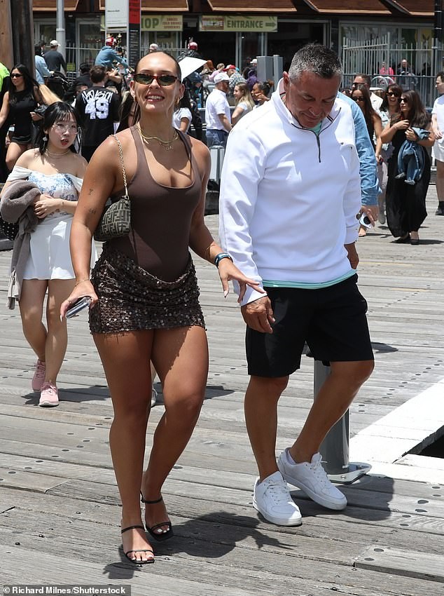 Sur le port de Sydney et sur Seadeck, Tony et Courtney font sensation lors de la fête Aperol Afloat