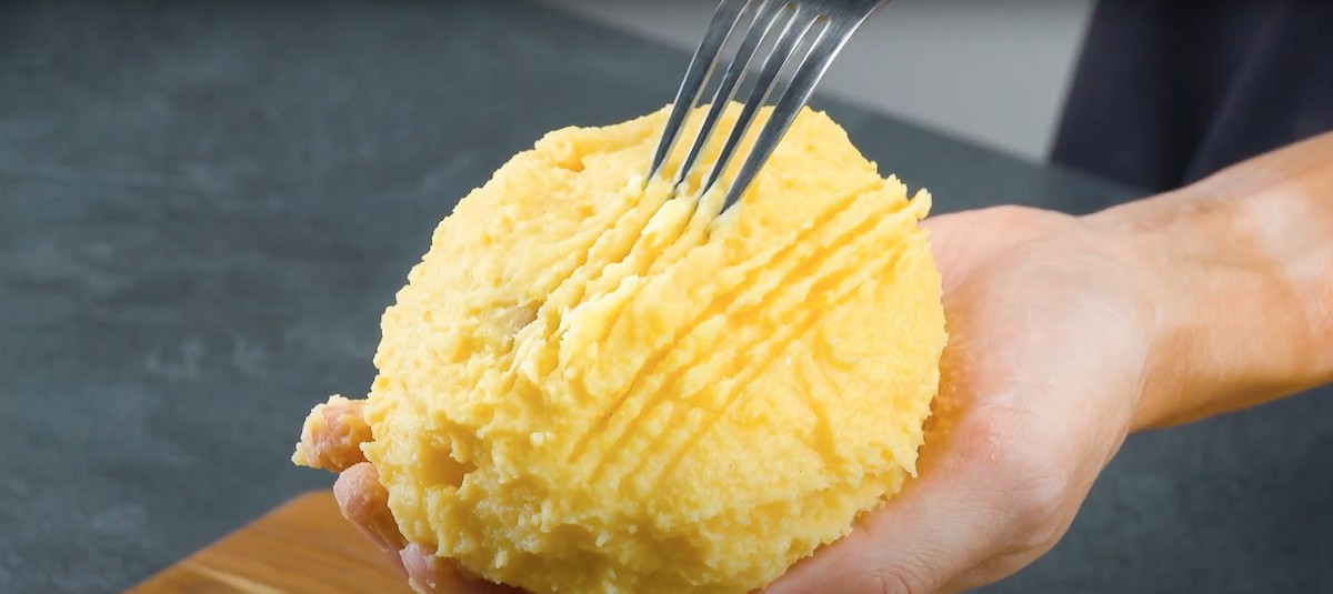 Pieczone ziemniaki nadziewane klopsikami i mozzarellą — smak, który trzeba przeżyć