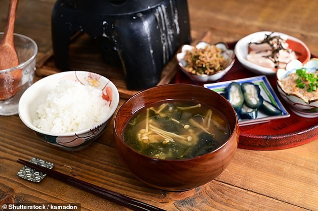 Japon : soupe miso avec riz et pickles en tête du classement
