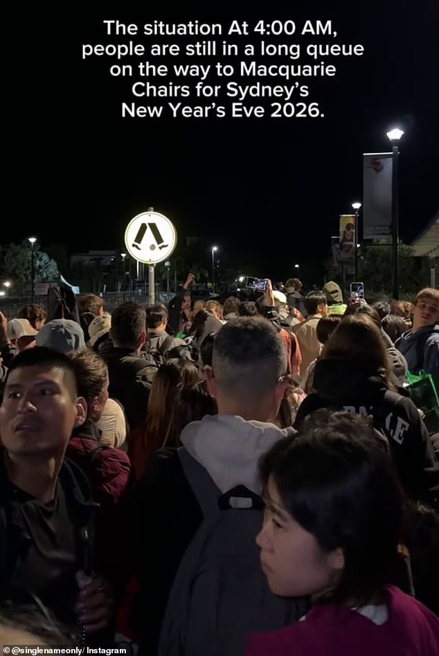 Caos na véspera de Ano Novo em Sydney com multidões a acampar desde as 4h para ver os fogos