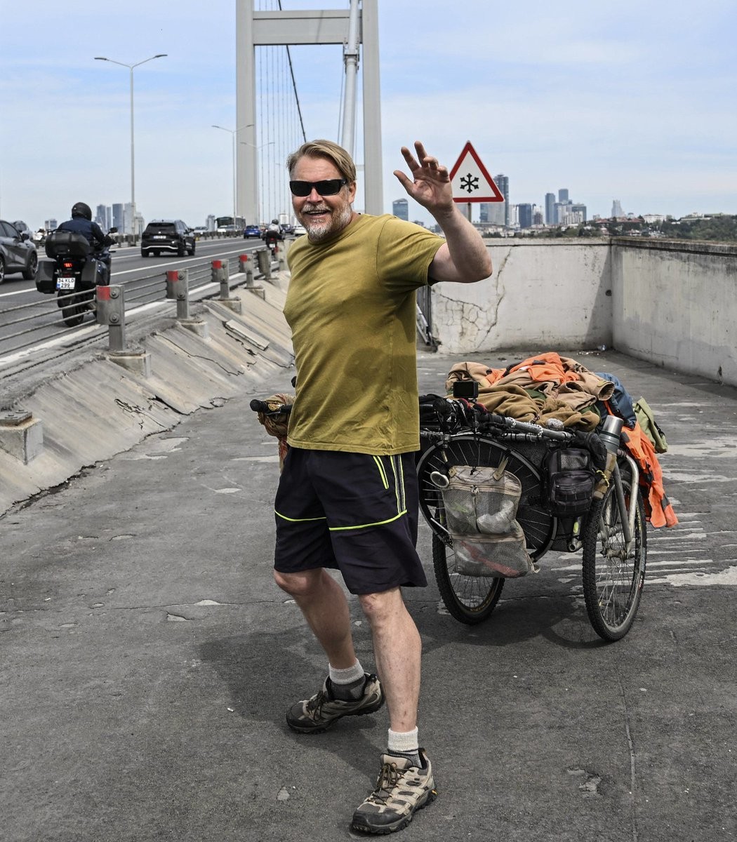 27 Years on Foot Around the World and the Lesson It Taught Him About Happiness