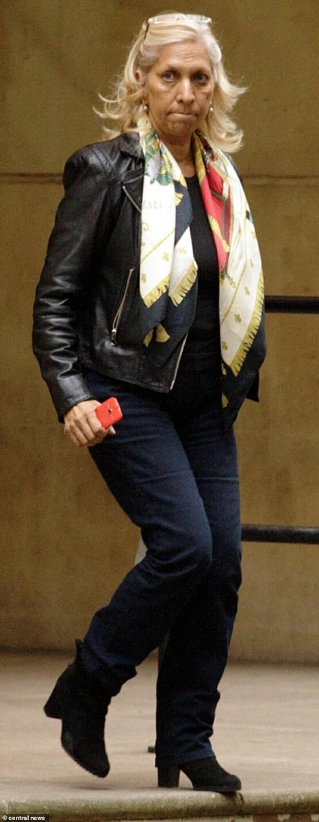 Voodoo-Puppen, rituelle Bäder und ein erschreckender Geruch von faulendem Fleisch Die exotische Hexenheilerin, die reiche Nachbarn um eine Million Pfund betrog