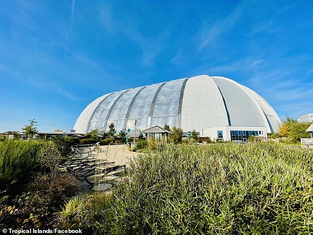 La estructura que alberga la playa interior más grande de Europa