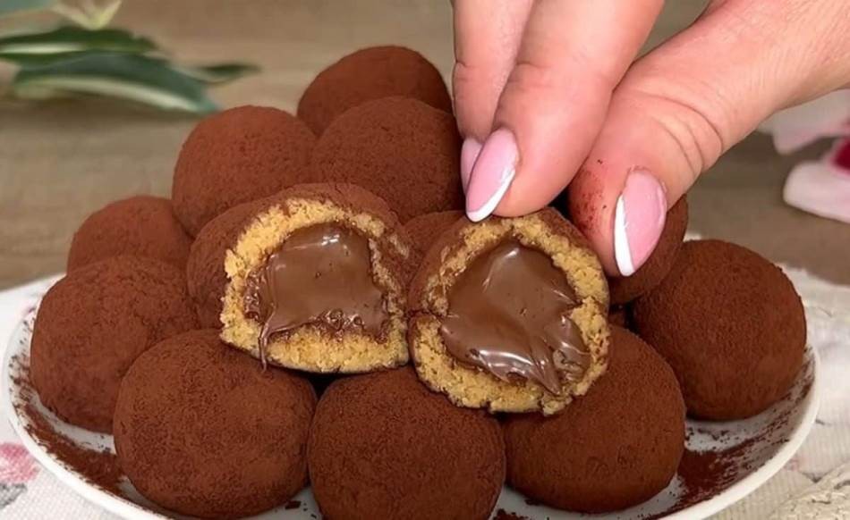 Потребни состојки за празничните топчиња: само неколку продукти, голем вкус