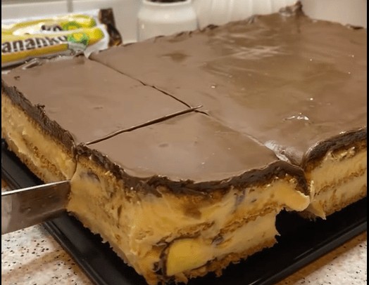 Откријте го најлесниот и највкусен бананко колач: Слатка магија за 20 минути што ќе ги освои сите сетила!