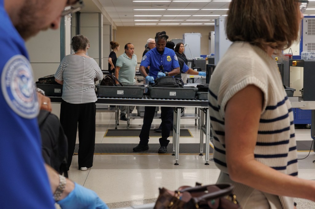 La TSA revela los artículos más insólitos incautados en 2025 y la pregunta que desconcierta ¿Es esto lo que creo que es?