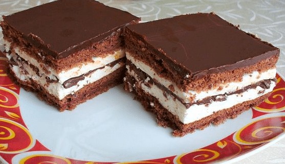 Како да ја подготвите совршената основа за тортата – чекор по чекор до мек и воздушест бисквит