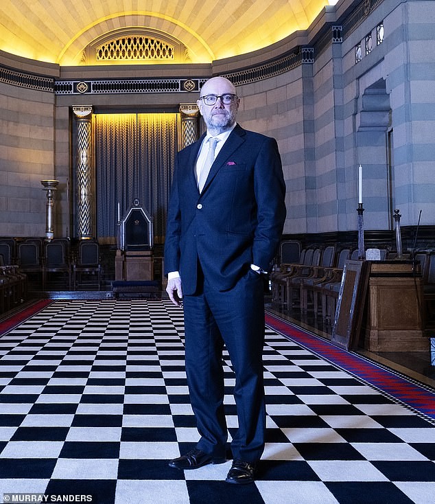 Sława i plotki: celebryci, jawnie i tajnie