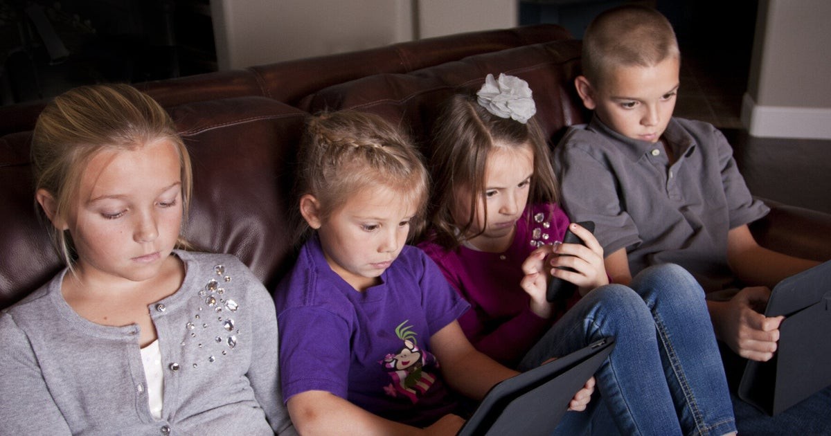 Trois façons pour les parents de réduire le temps d’écran des enfants, par la co-auteure de The Amazing Generation