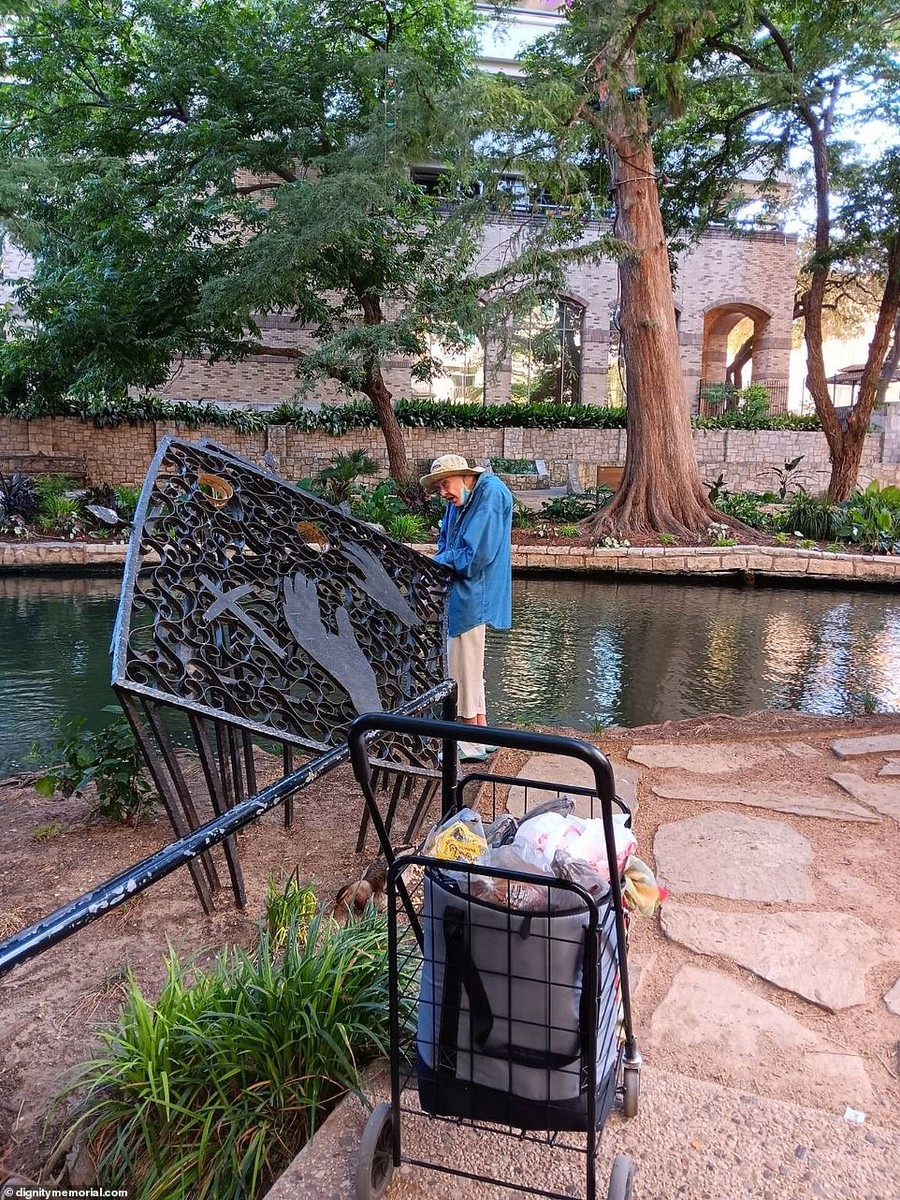 Les actes de générosité et l'image d'une vie modeste