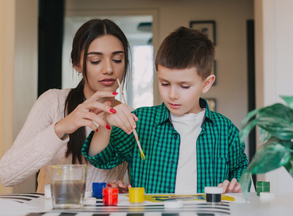 Знак 2: Сакате постојано да го заштитите детето од сите непријатни емоции