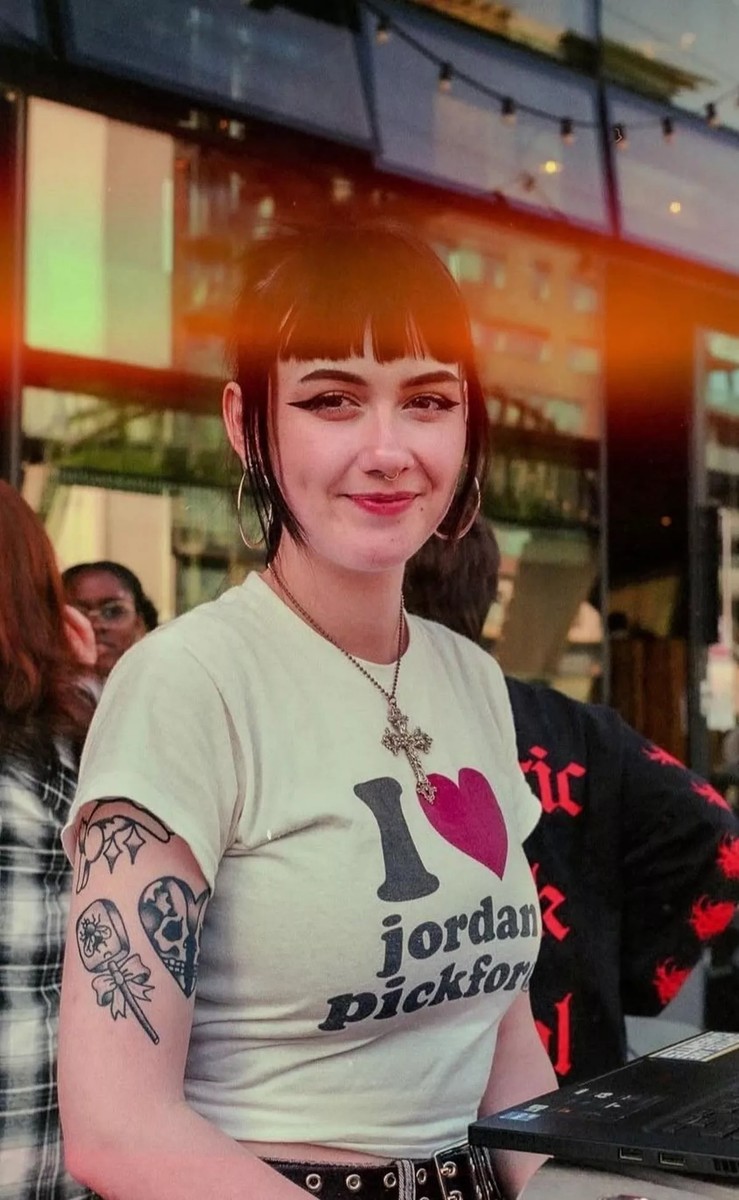 Шокантна деталност: Преку Grok, корисници креирале понижувачки експлицитни слики и видеа од Еви