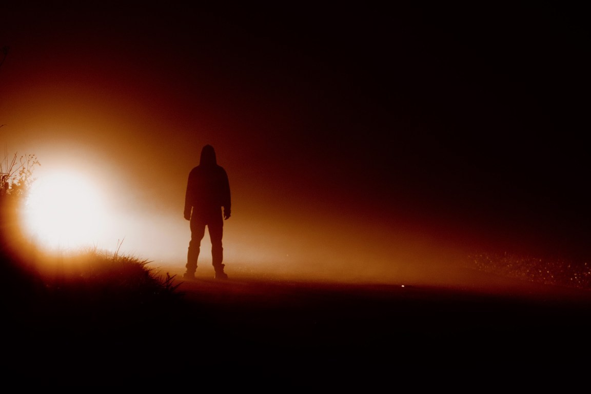 A Man Bought Meta’s AI Glasses, and Ended Up Wandering the Desert in Search of Aliens