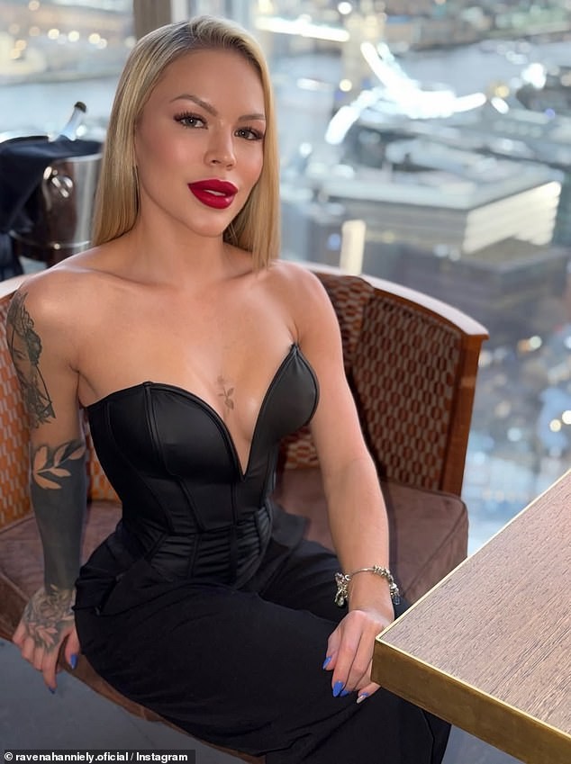 Ho speso 76 mila dollari in chirurgia e indosso 15 waist trainer al giorno per sembrare una WAG ma non voglio uscire con una star del calcio