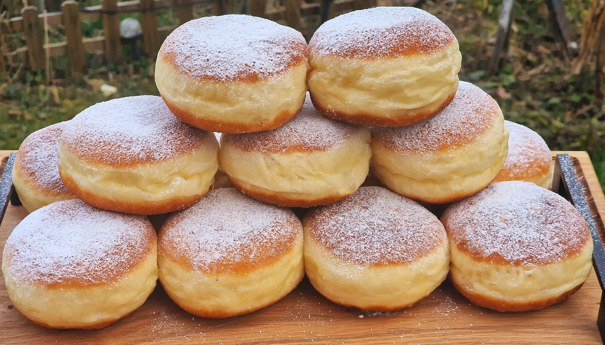 Состојки што ви се потребни за најмеките крофни од рерна