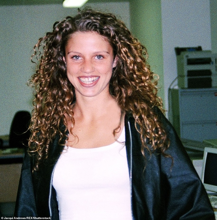 1995: Кејти Прајс со 17 години беше природна убавица и надеж за гламур моделство