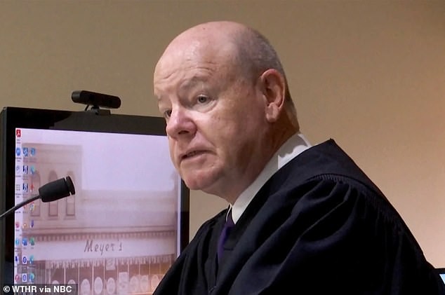 Хорор: Судја и неговата сопруга застрелани од осомничен кој им затропал на вратата во нивниот дом во Индијана