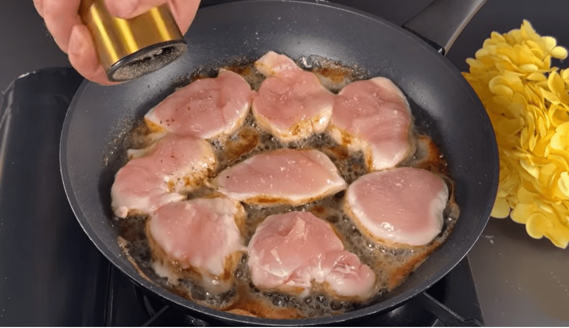 Состојки за кремасто пилешко со печурки и пире од компири со зачини