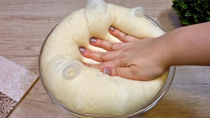 Оцетот ја менува текстурата на тестото и резултира со неверојатна мекост и леснотија