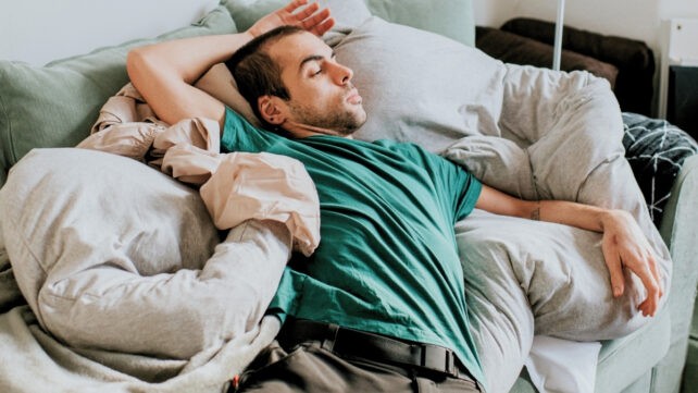 Не секое седење е штетно: Еден вид седење е поврзано со подобро здравје на мозокот и заштита од деменција