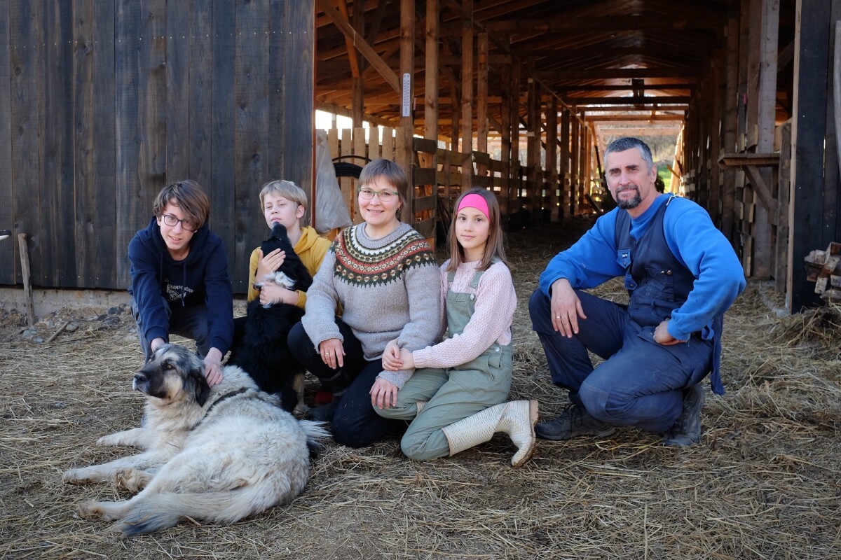 Странката во село – најтешко е кога немаш свои: градење пријателства, љубопитност и женска поддршка