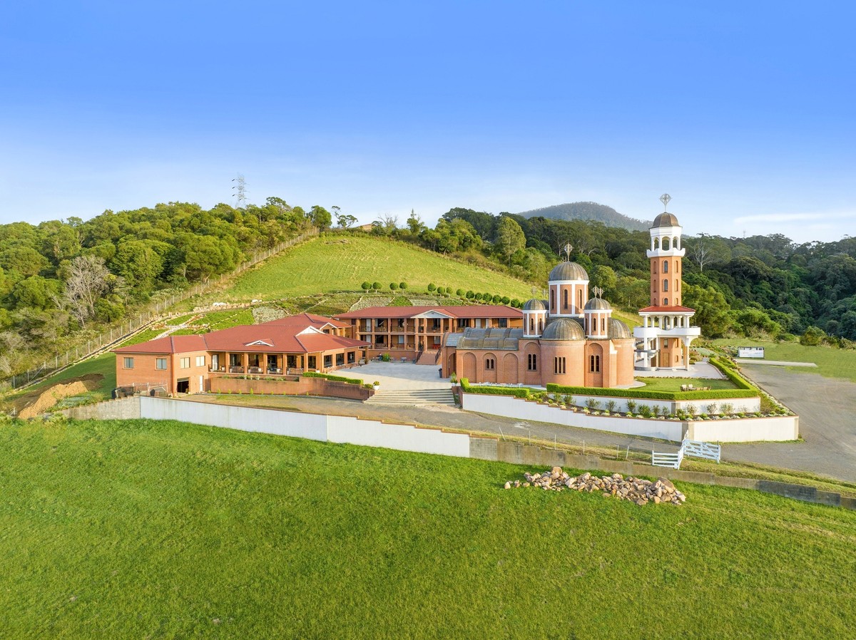 Погледнете каков Манастир изградиле Македонците во Австралија: Манастирот „Света Петка“ плени со убавина и ги обединува сите