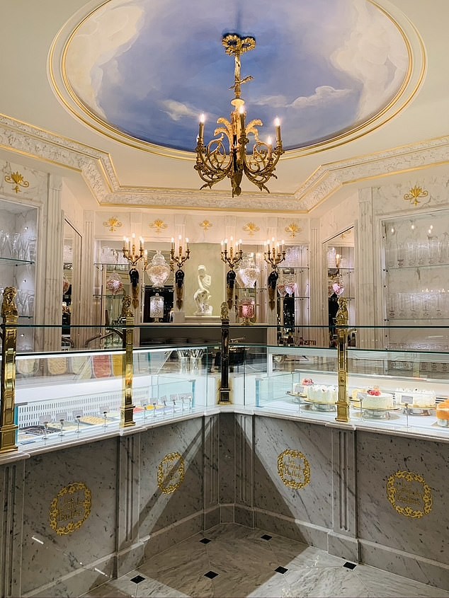 Мени со 150 различни предјадења, главни јадења и десерти – сè во цената