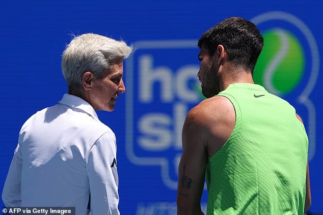 Weltranglistenführer Carlos Alcaraz mit verbotenem Fitness-Tracker erwischt vor dem Australian Open-Duell gegen Alex de Minaur