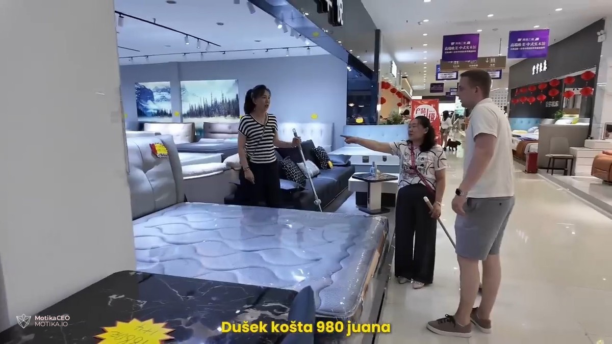 Софа долга три метри може да се најде за само 1.880 јуани или околу 14.062 денари