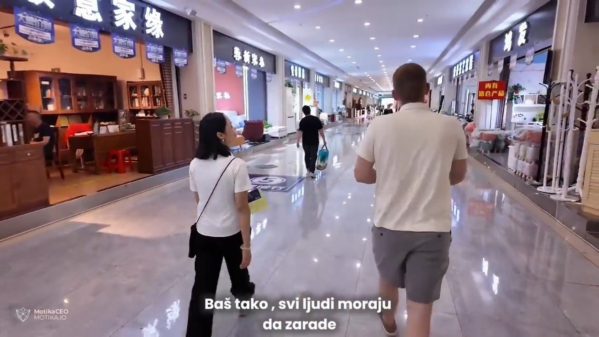 Брачен кревет што се отвора со остава прво е 2.400 јуани, па 2.200, но никогаш не застанувај на првата понуда