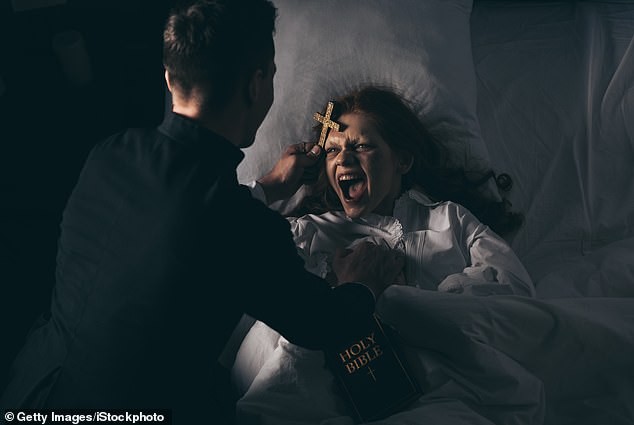 Првото соочување со злото во Танзанија го турна свештеникот Крис Ли кон мисијата на неговиот живот