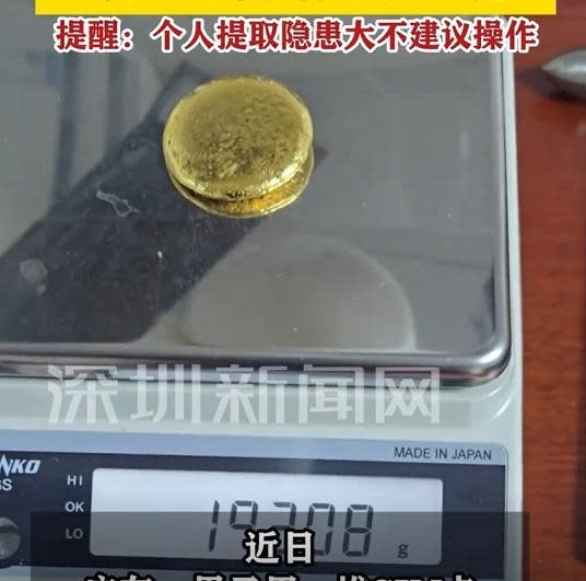 Blogger trasforma 191 grammi d'oro da scarti elettronici tra schede SIM e alchimia che scuote il web