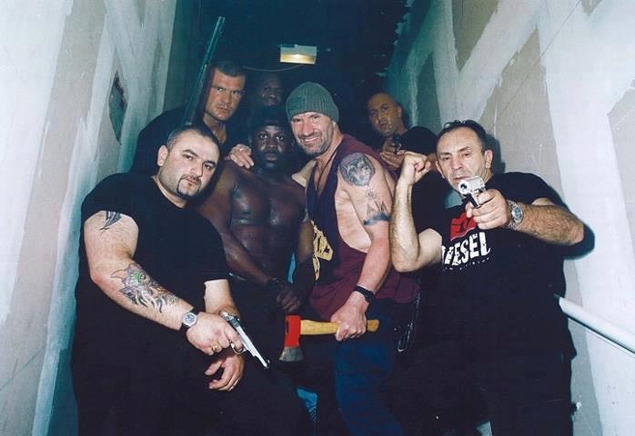 Дневна тишина меѓу книги – ноќна војна меѓу пијанства, страв и сурова вистина