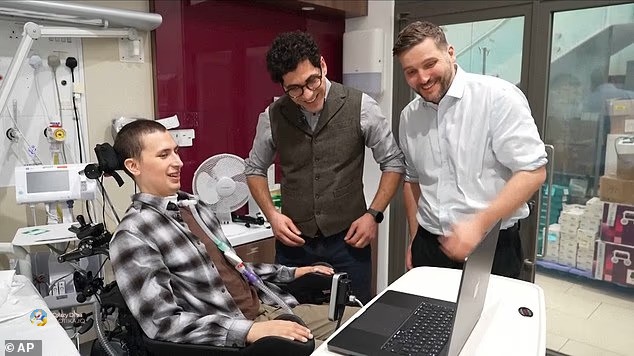 Мозочниот чип Neuralink: Нова ера за парализирани луѓе во Британија