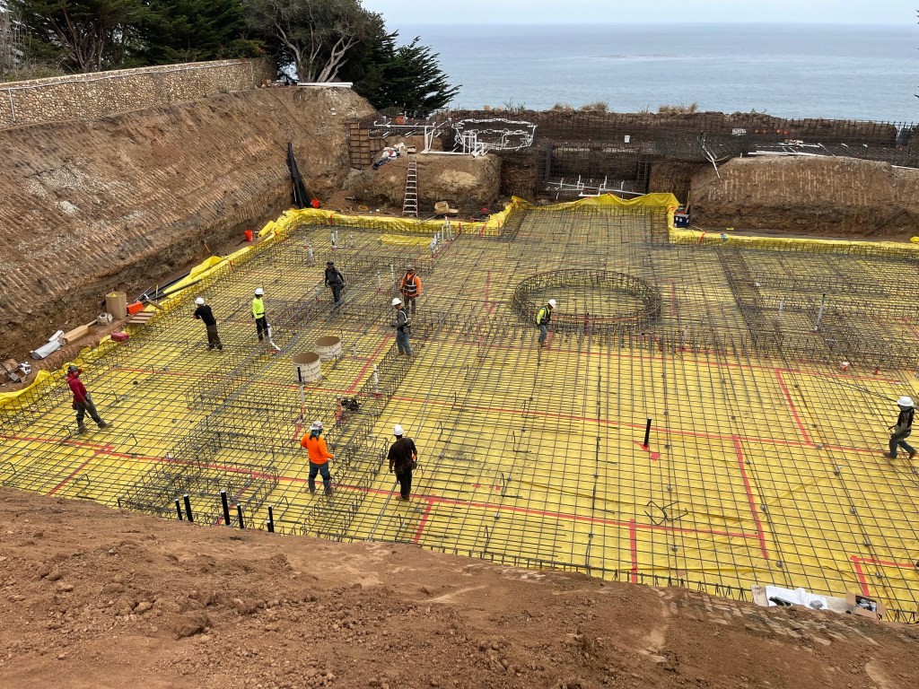 Агентите мислат дека цената е поволна за овој неуништлив луксузен замок во Малибу