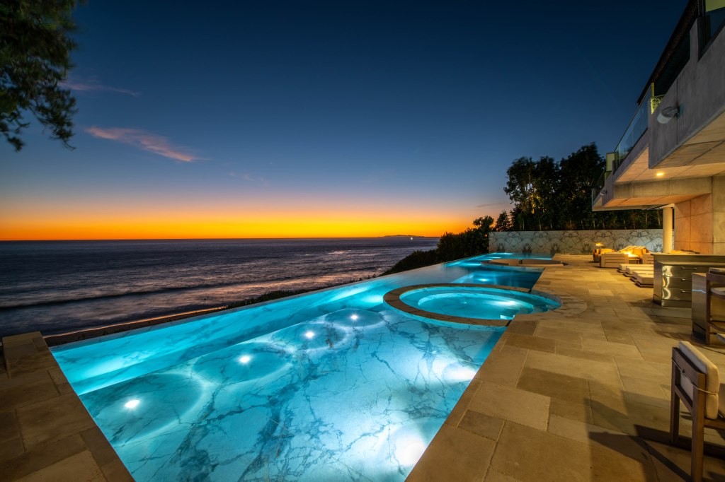 Мисијата на Крис Халидај: Самоук архитект што гради за илјада генерации