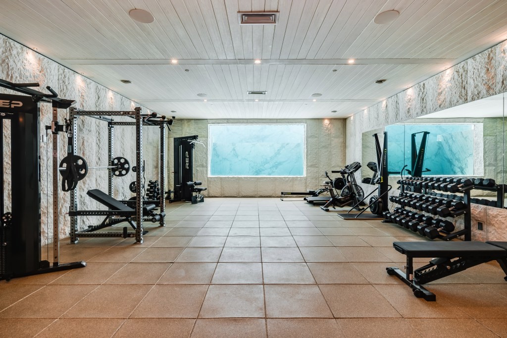 Парцела отпорна на сеʼ и бетон посилен од стравот