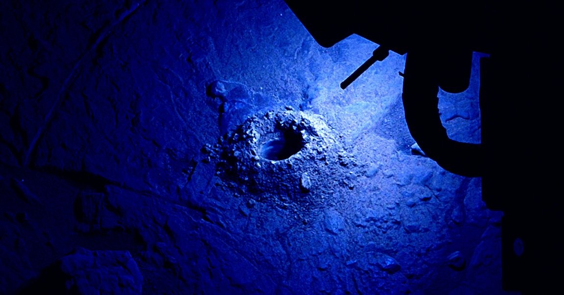 Дури и во најцрната ноќ на Марс, Curiosity си создава сопствена светлина