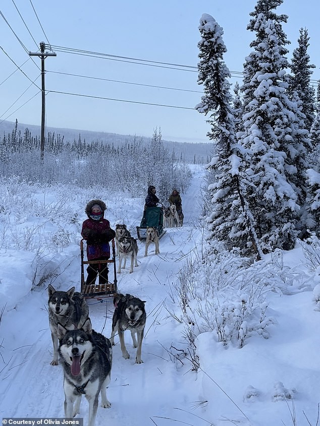 La mamma di quattro figli si trasferisce in Alaska rurale e rivela i lati nascosti della sua nuova vita