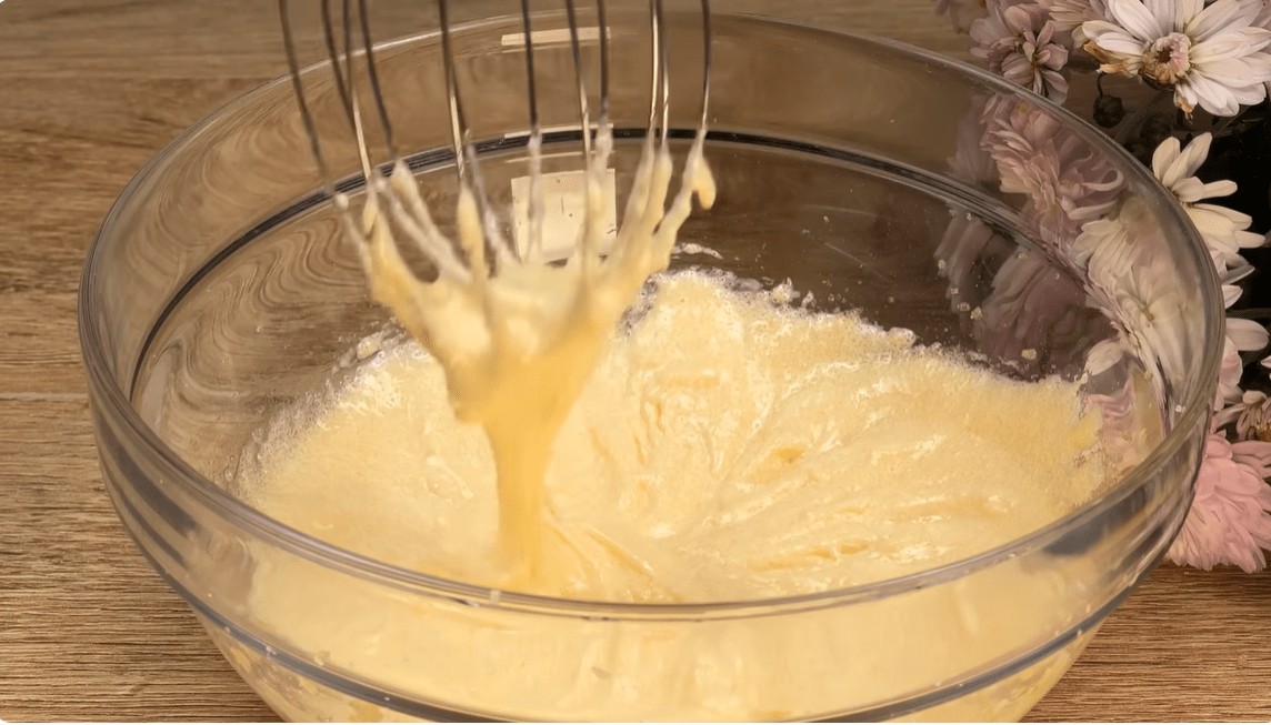 Трикот на успешната торта е во техниката и огромната количина јаболка